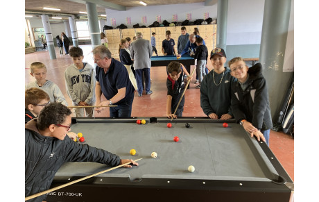 Animations et initiations au billard au collège le Palais de Feurs